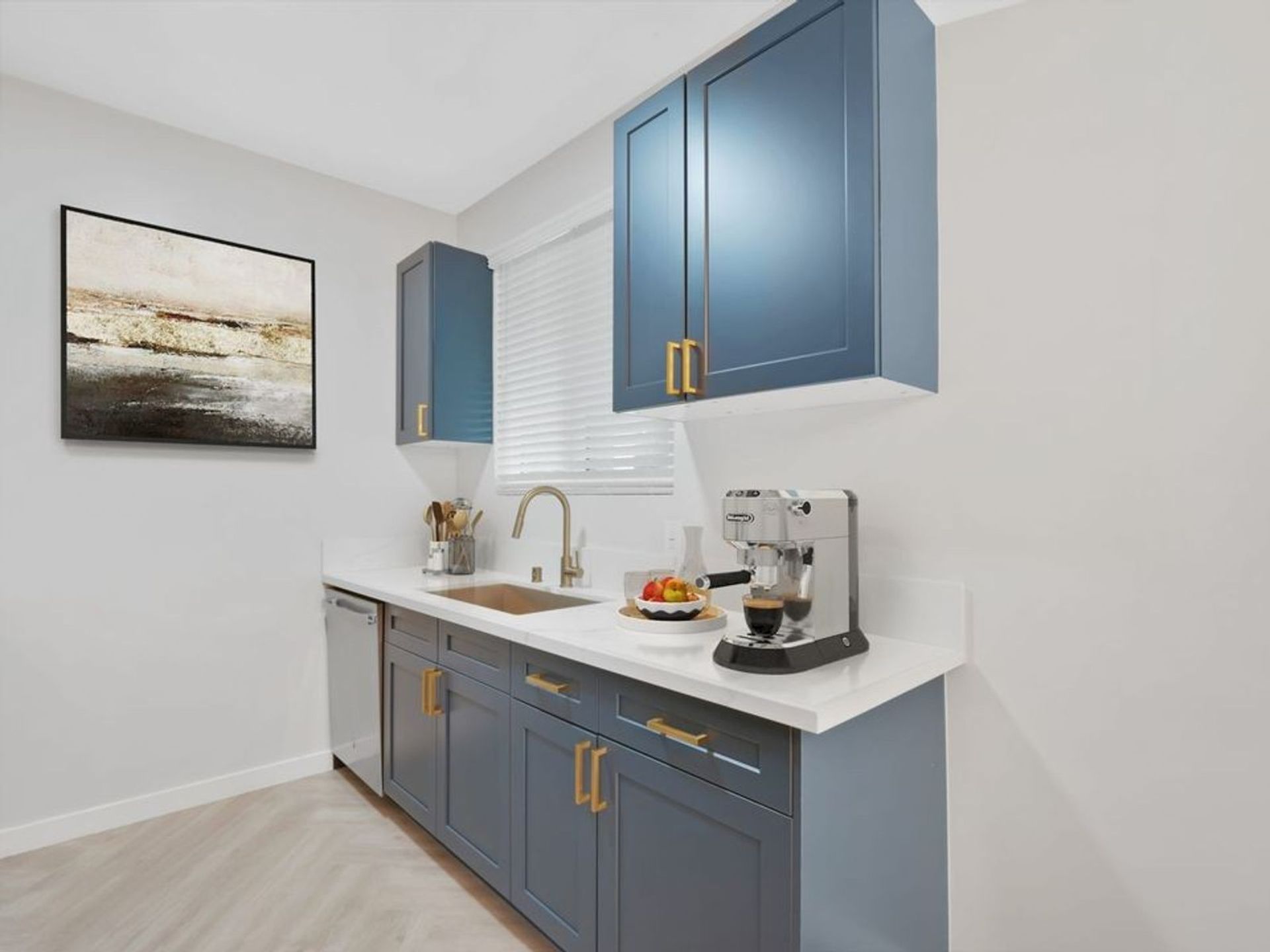 Culver City Apartment: 6175 Canterbury Drive