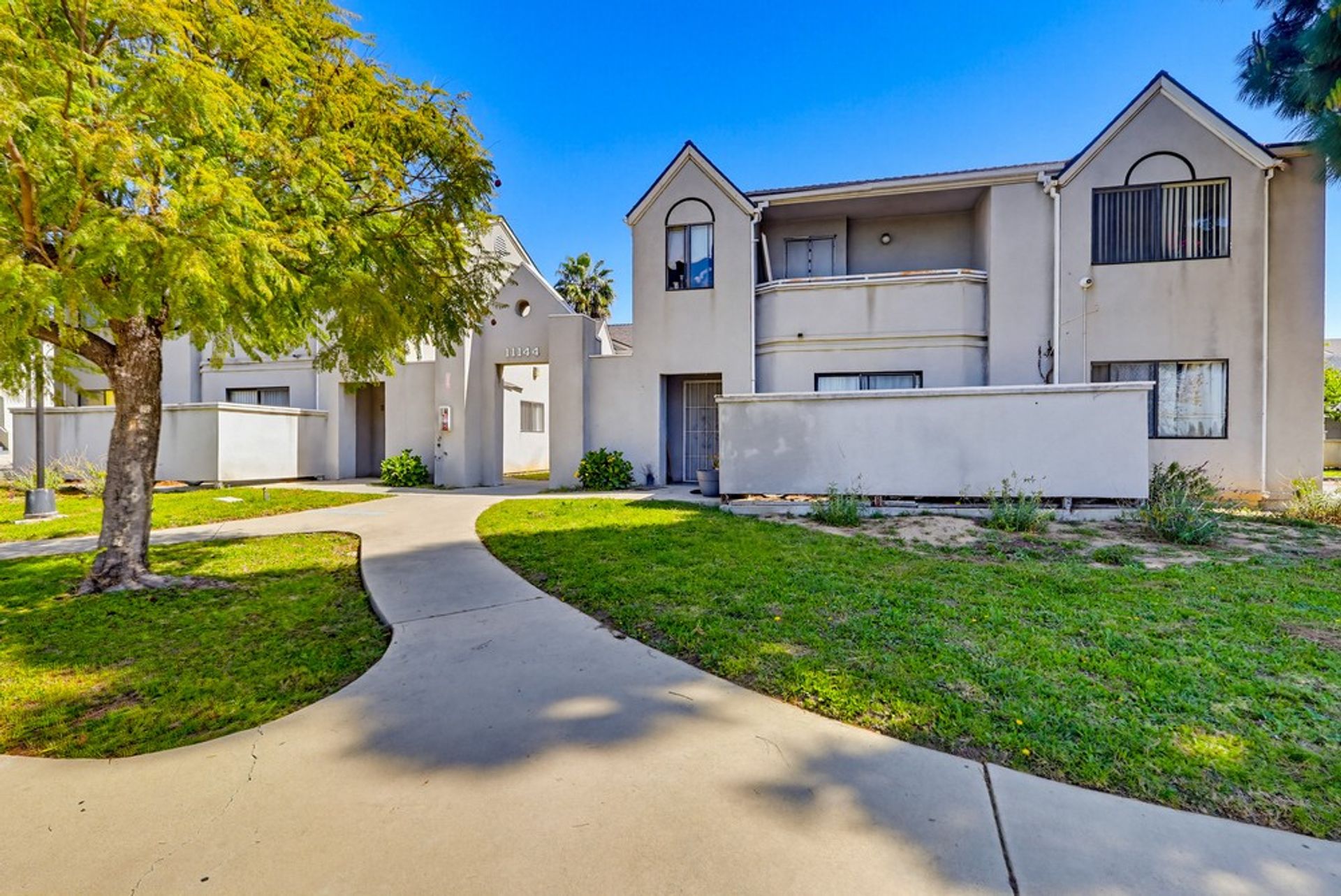 Los Angeles Apartment: 11208 South Western