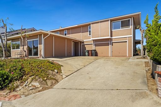 Hilltop Ocean view home! – photo 1