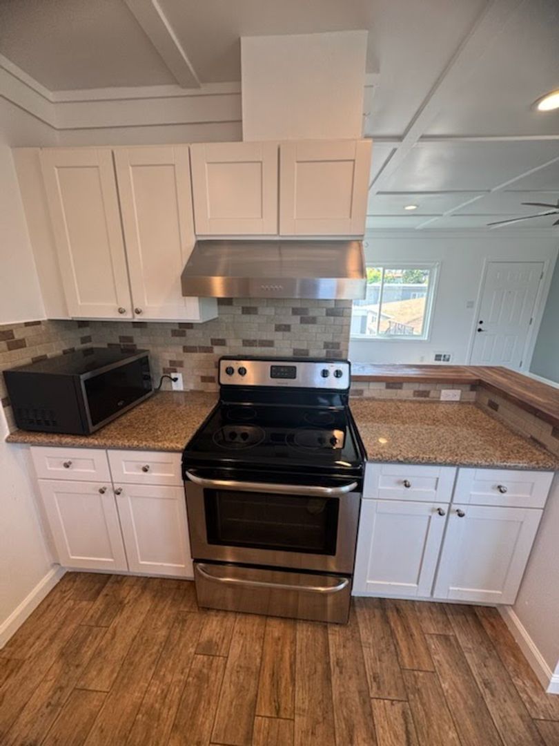 Manhattan Beach Apartment: 1160 Manhattan Beach Blvd