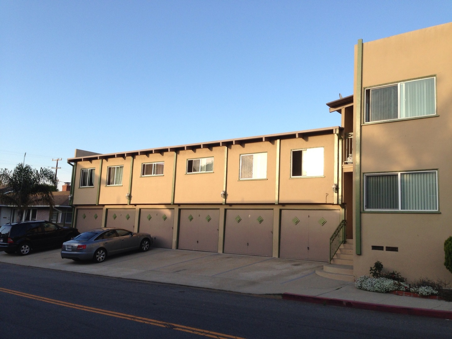 Manhattan Beach Apartment: 1401 Manhattan Beach Blvd