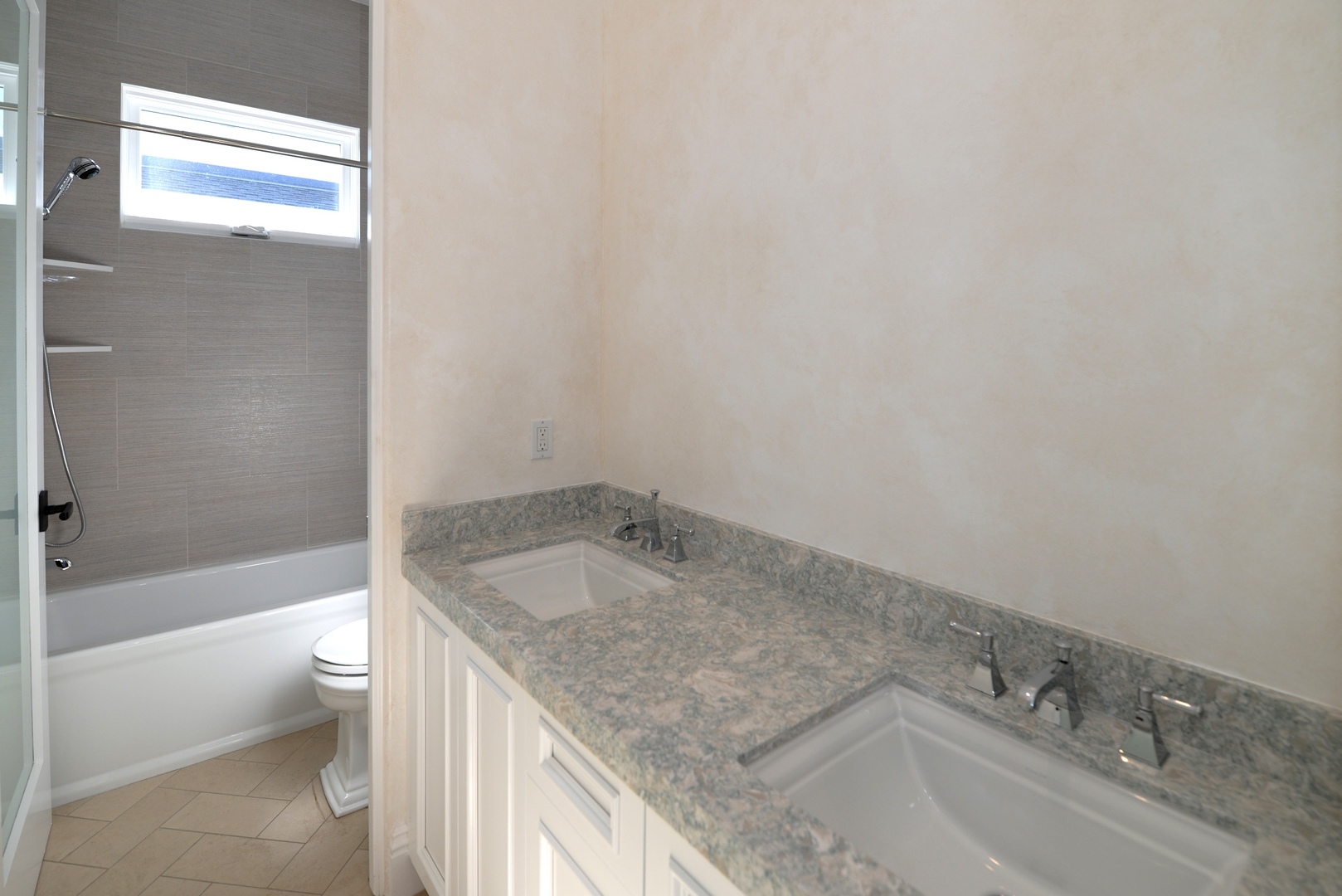 Manhattan Beach House: 1037 8th St