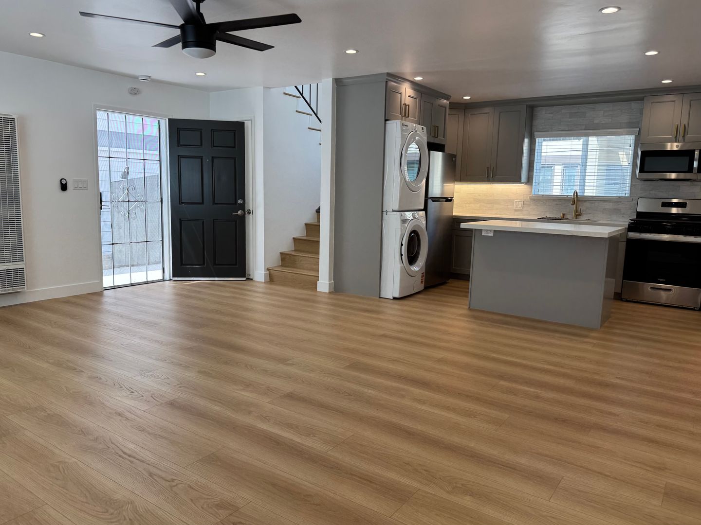 El Segundo Apartment: 363 Virginia St