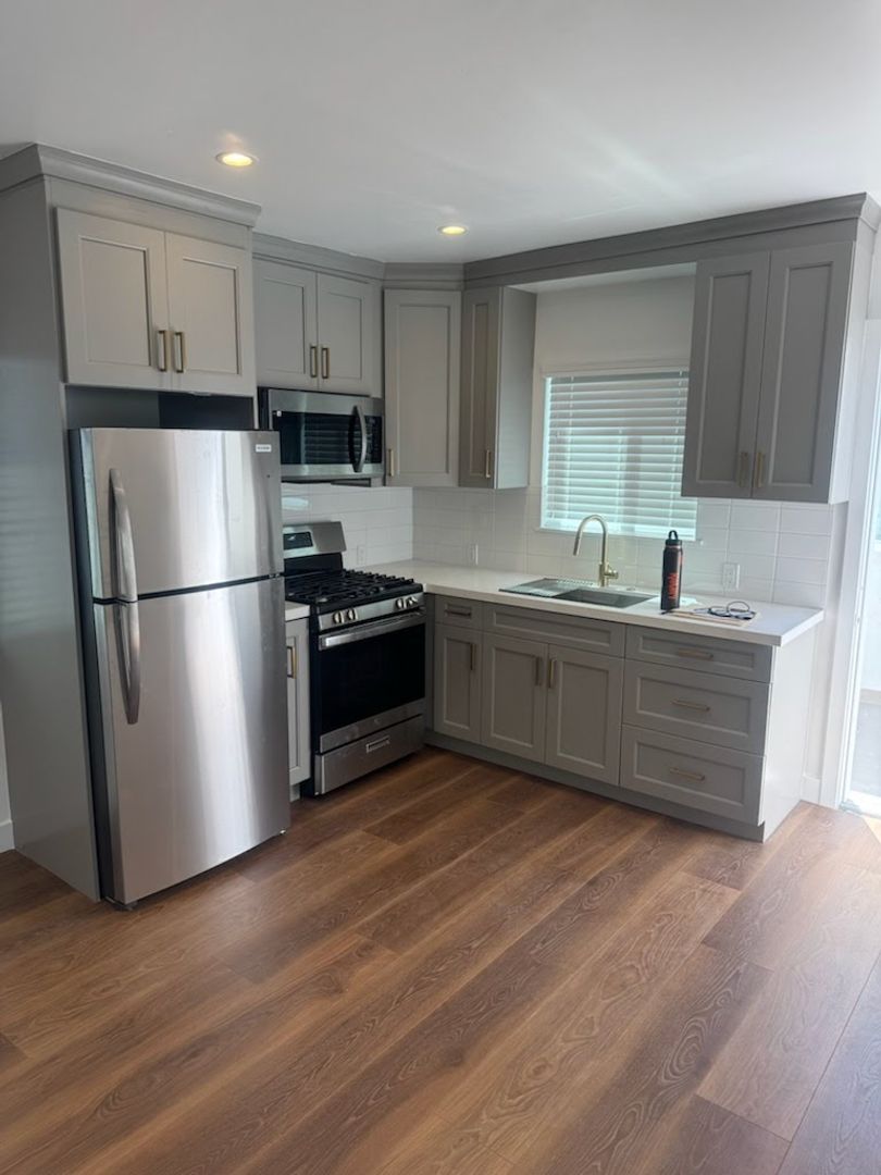 Manhattan Beach Apartment: 1160 Manhattan Beach Blvd