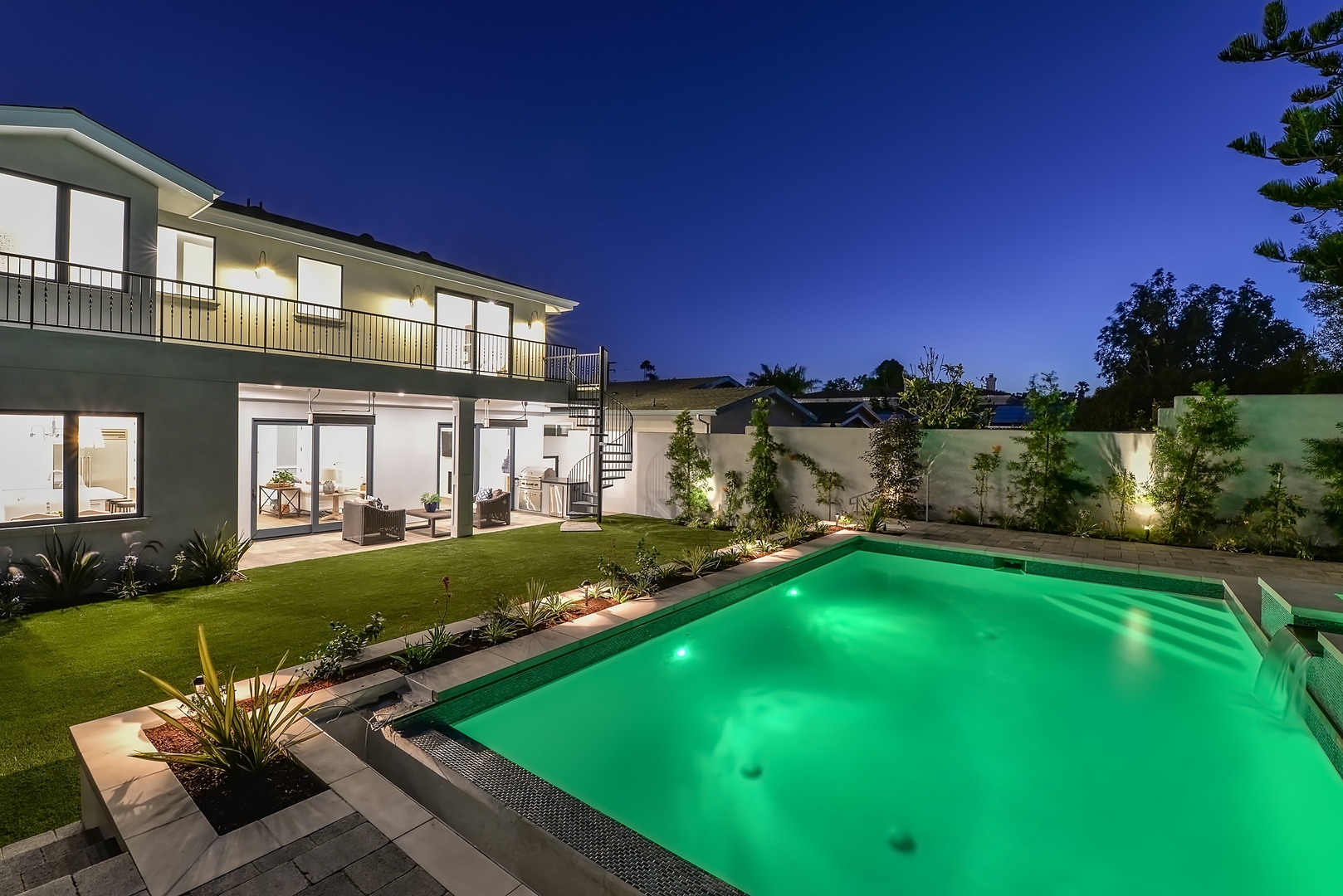 Manhattan Beach House: 1037 8th St