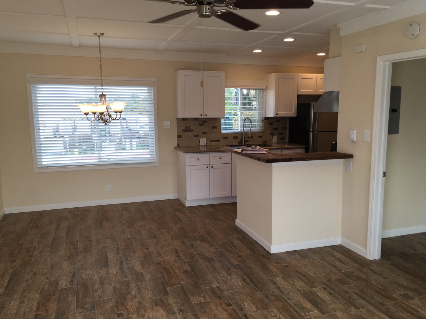 Manhattan Beach Apartment: 1160 Manhattan Beach Blvd