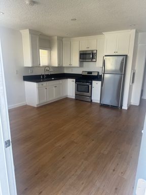 REMODELED 1 Bedroom 1 Bath + IN-UNIT Washer Dryer + 2 Parking Spaces – photo 1