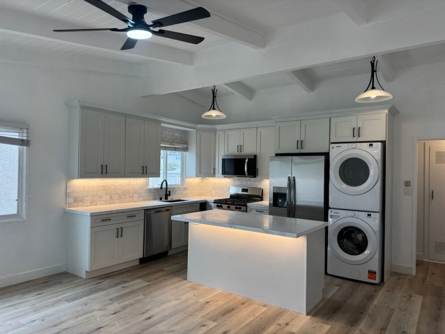 Manhattan Beach Apartment: 1401 Manhattan Beach Blvd