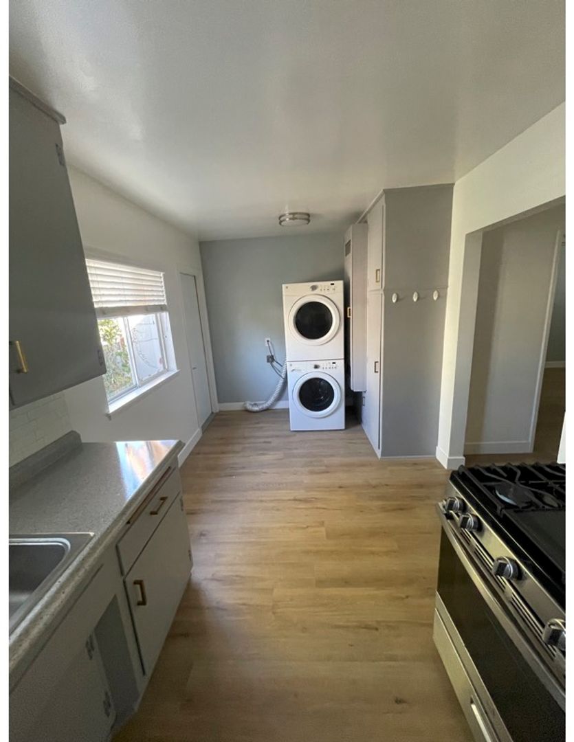 Redondo Beach Apartment: 2604-2606 S Aviation Blvd