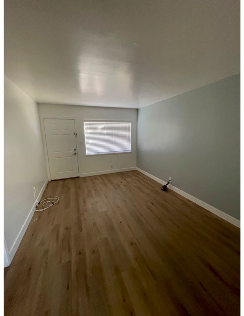 Redondo Beach Apartment: 2604-2606 S Aviation Blvd