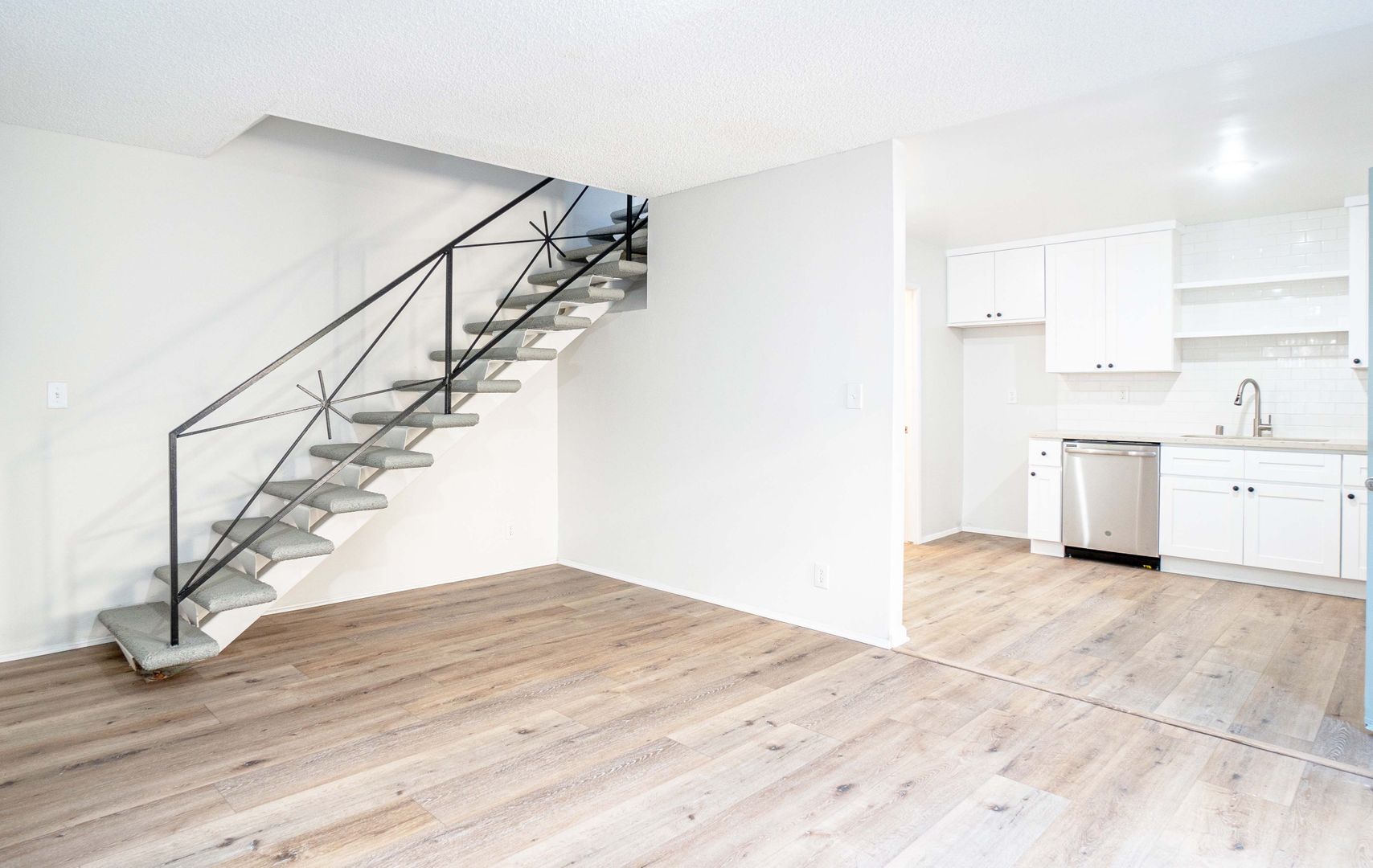 El Segundo Apartment: 325 Sierra St