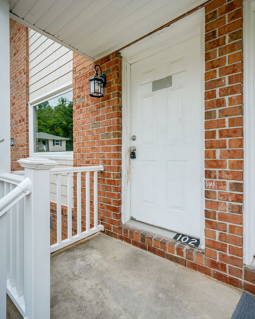 Gate City Apartment: 364 Fir Street