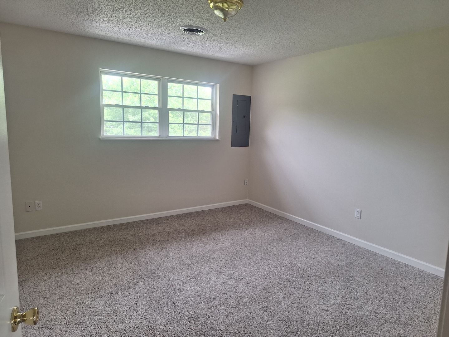 Gate City Apartment: 749 Slabtown Circle