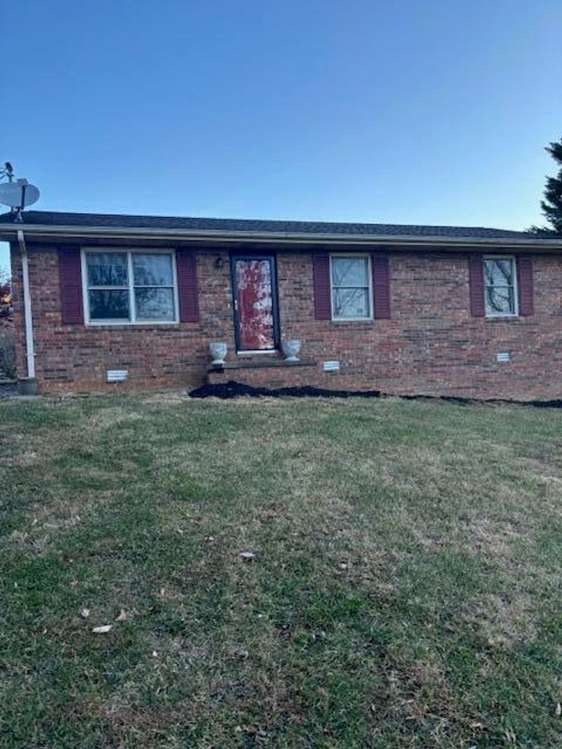 Blountville House: 258 Flat Creek Lane