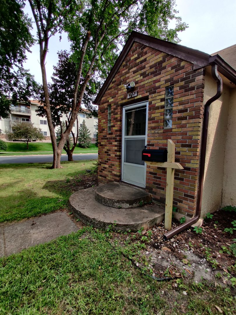 Bloomington House: 8701 Wentworth Ave S