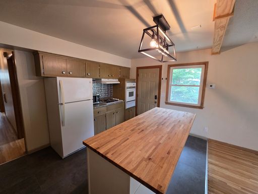 PRICE REDUCTION! 3bd/1ba Duplex Unit in Convenient Robbinsdale! – photo 1