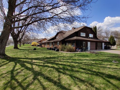 Two-Level 2-Bed, 1.5-Bath Unit in Fourplex in Apple Valley – photo 1