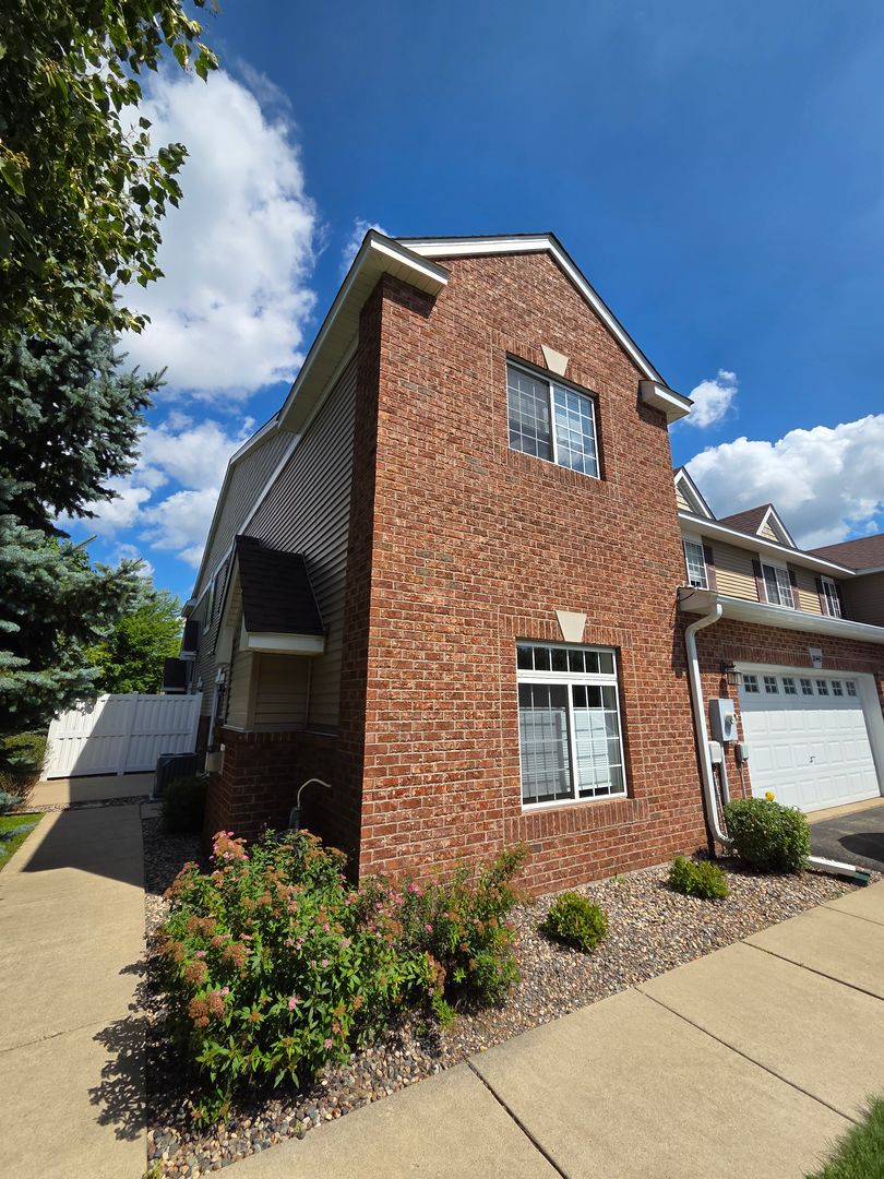 Lakeville Townhome: 18442 Lafayette Way