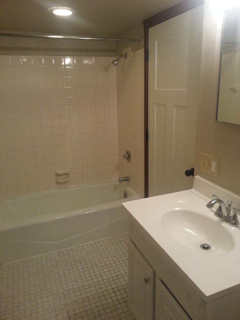Rochester Apartment: 1609 10th St SE