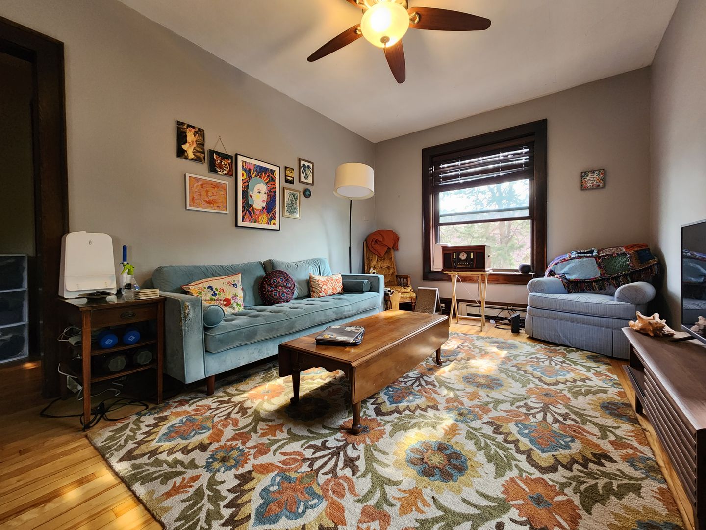Uptown Apartment: 2200 Dupont Ave S
