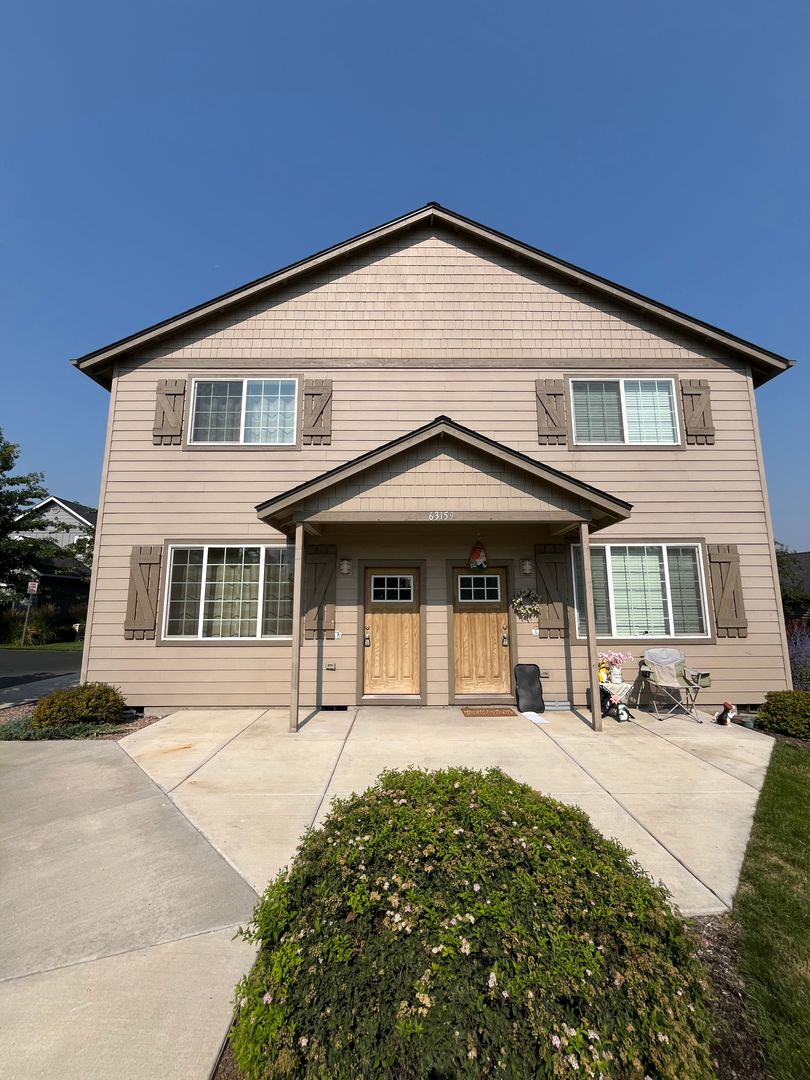 Bend Townhome: 63159 NE De Haviland St