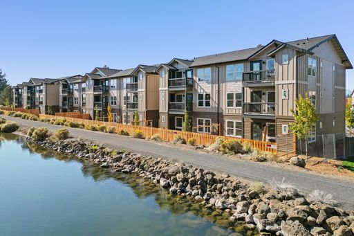 Edgewater Apartments – photo 1