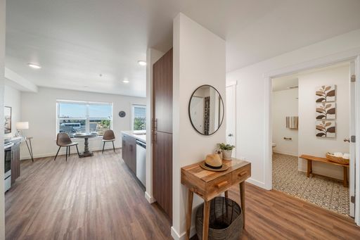 Your New Home Awaits! Apply Today and Receive One Month FREE Rent! – photo 1
