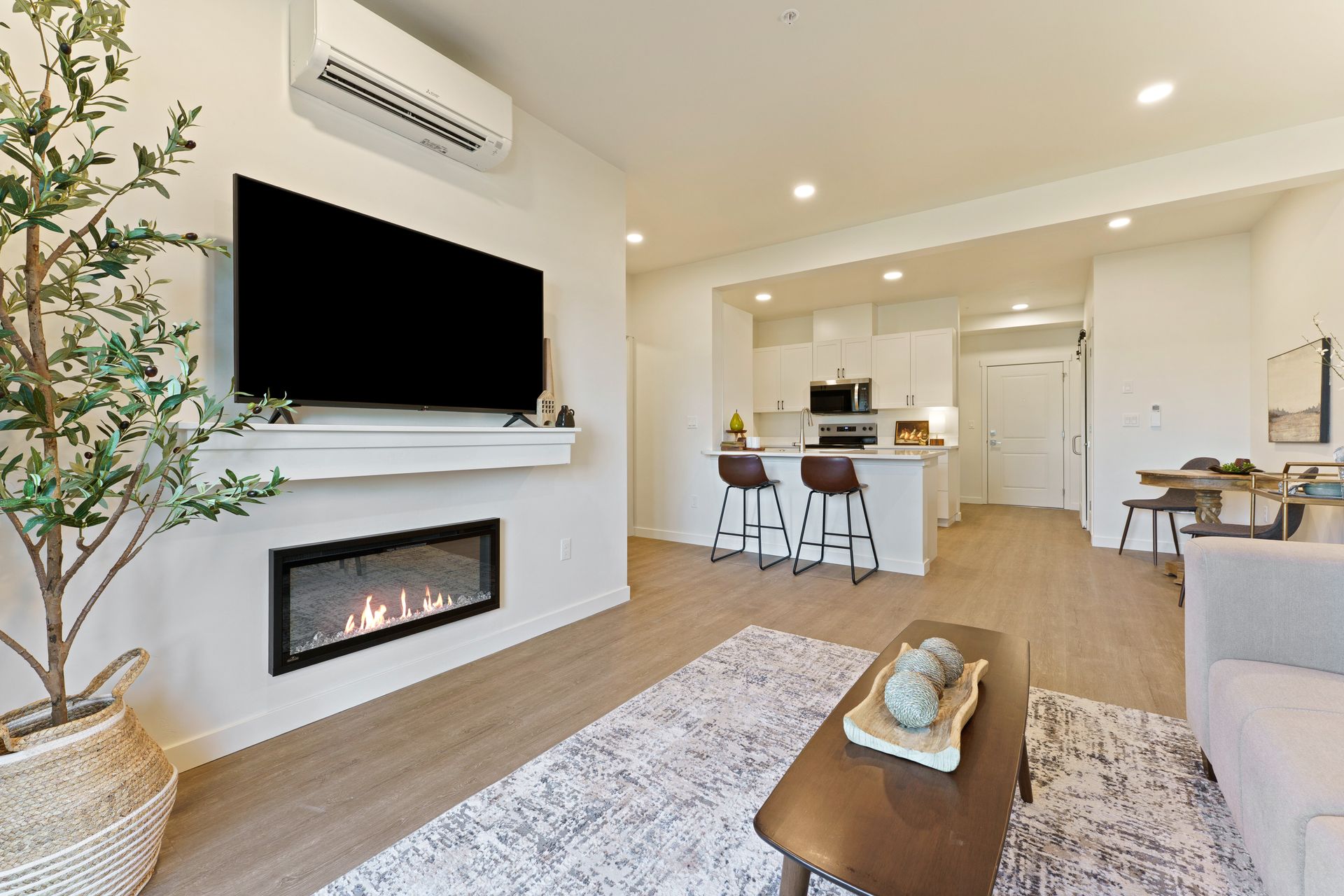 Bend Apartment: 61580 Brosterhous Rd