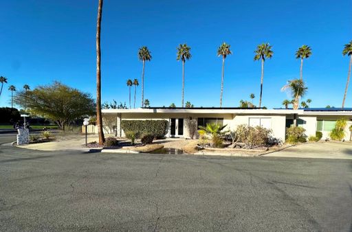GORGEOUS SINGLE STORY 2 BEDROOM 2 BATHROOM DESERT CONDO WITH POOL! – photo 1
