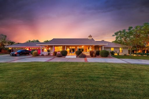 GORGEOUS DESERT PARADISE - 4 BEDROOM - 3.5 BATHROOM - 1.33 ACRE LOT – photo 1
