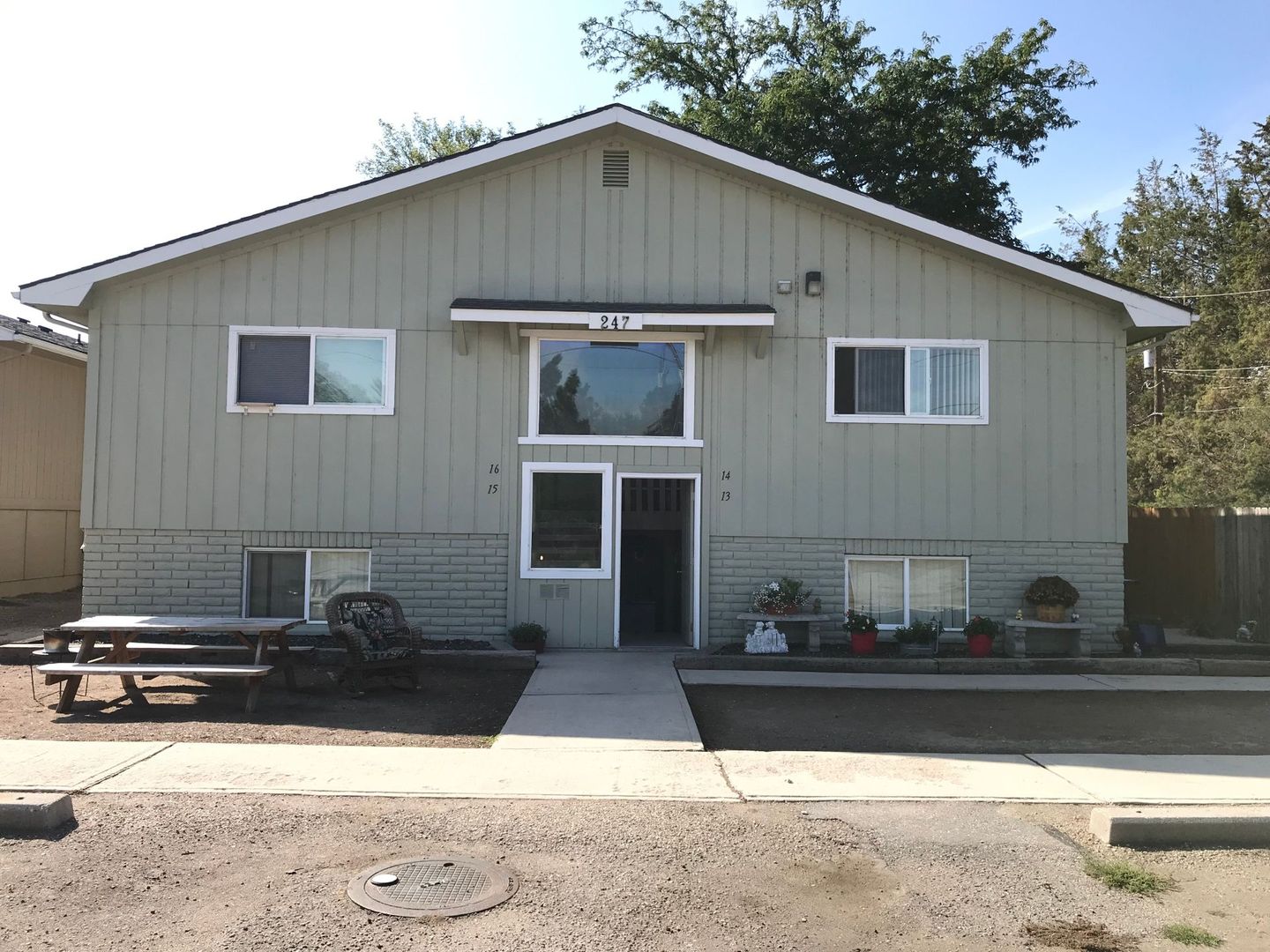 Kuna Apartment: 247 E 3rd St