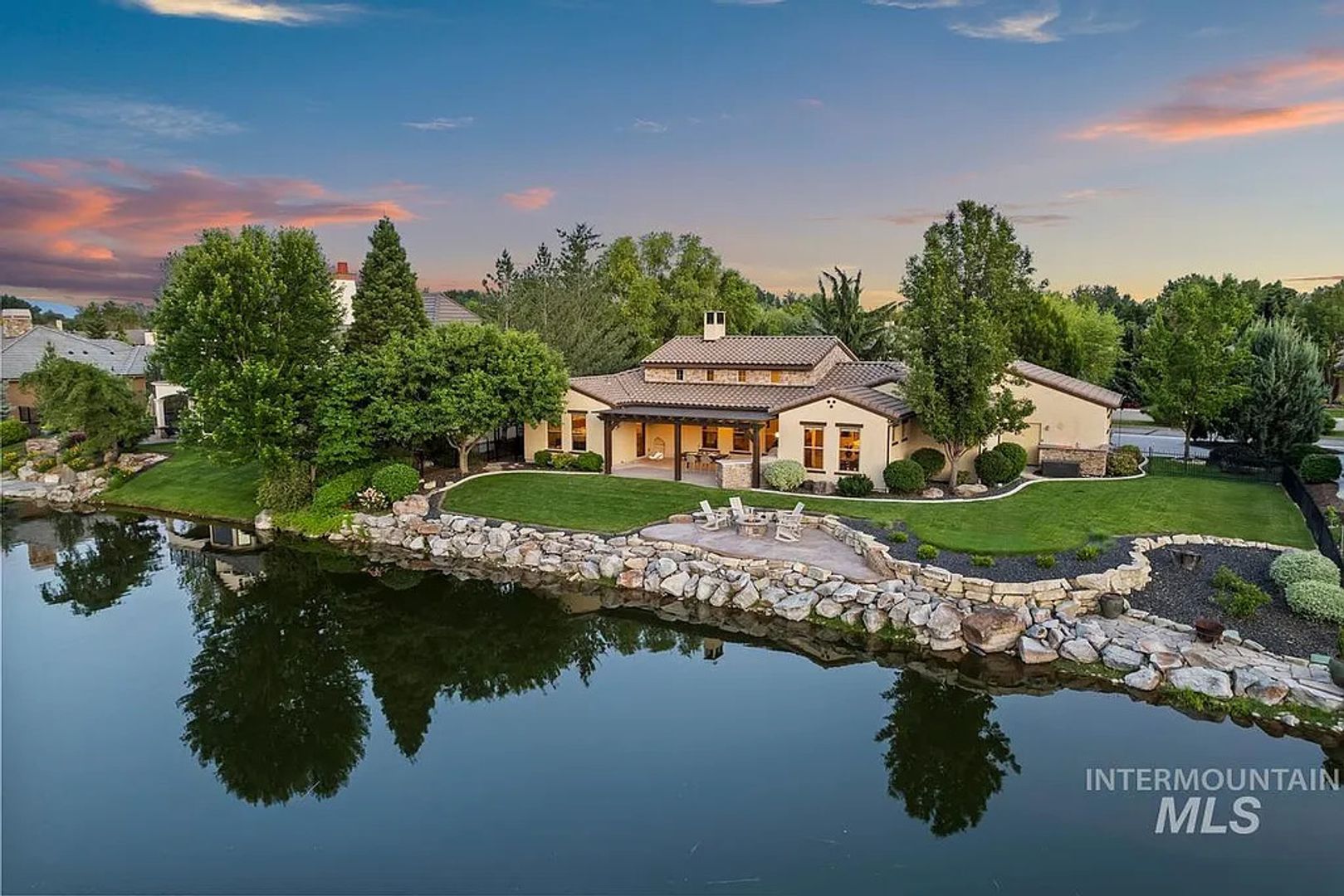 Eagle House: 966 W Watersford Dr