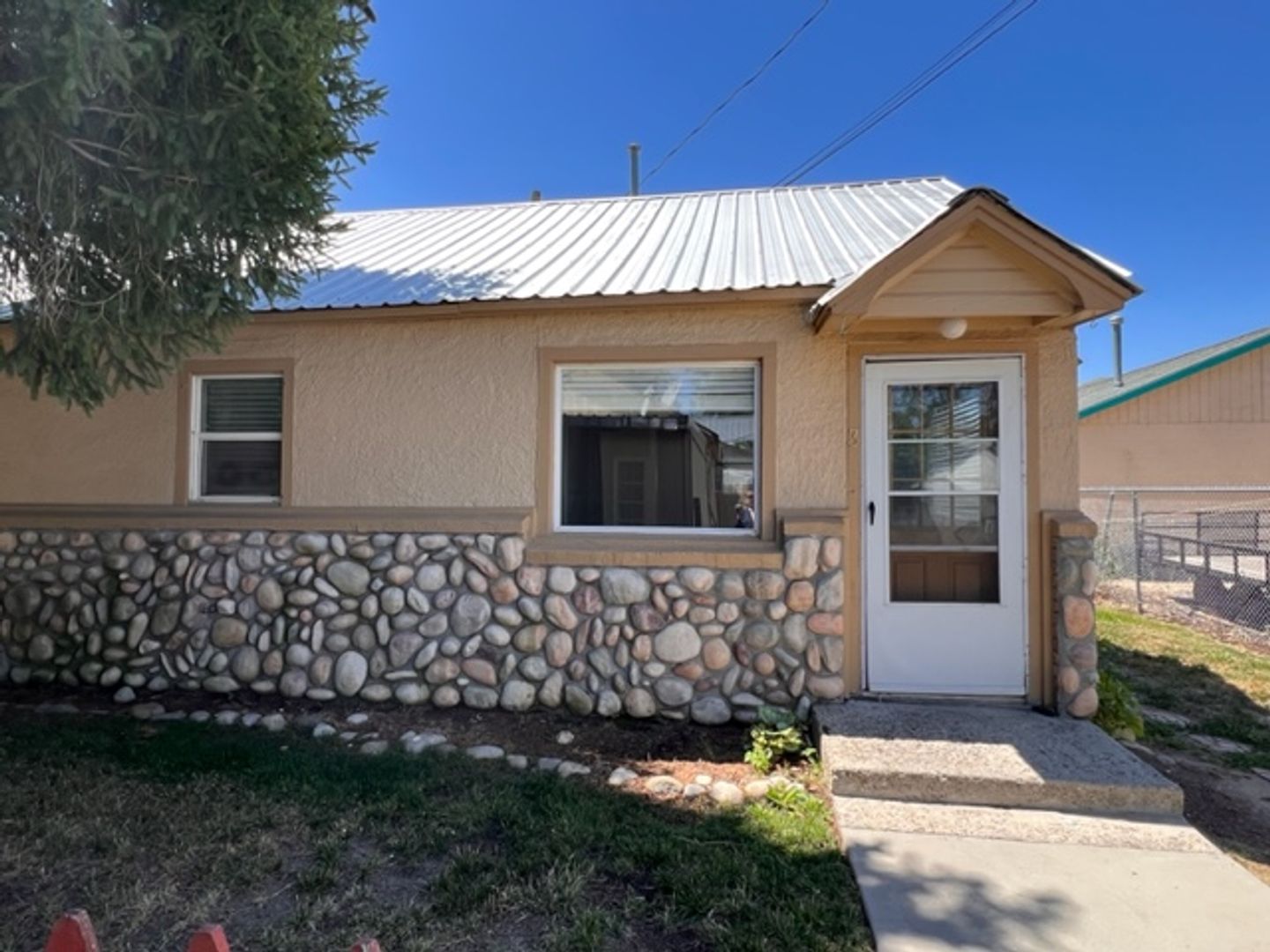 Garden City Apartment: 610 E 43rd