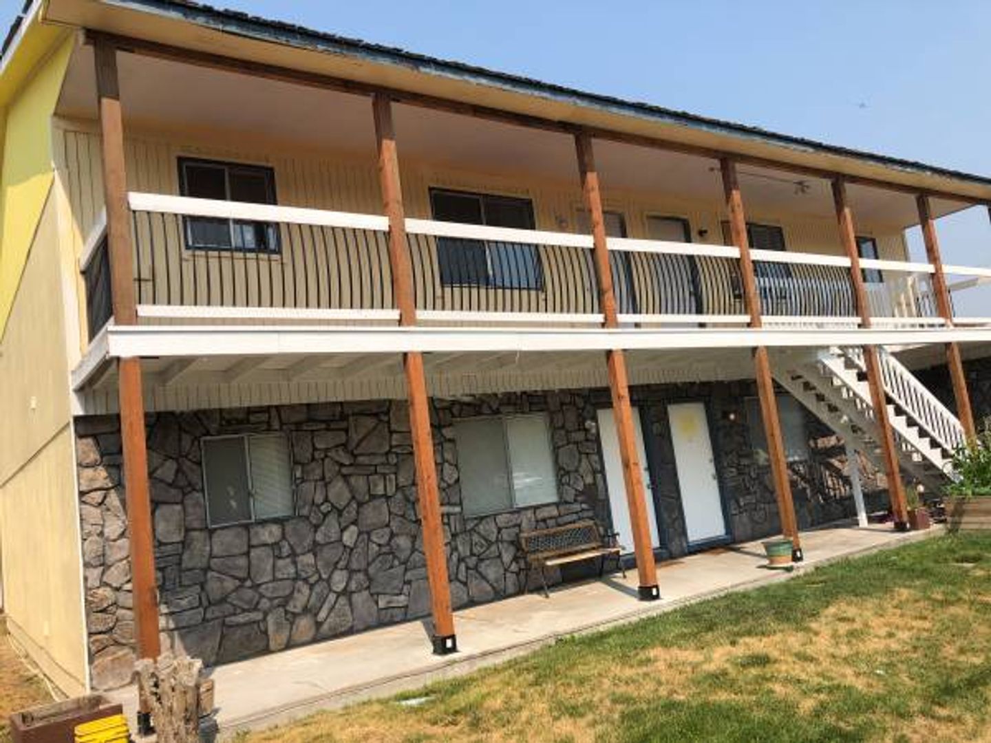 Meridian Apartment: 835, 841, 845 W 7th St