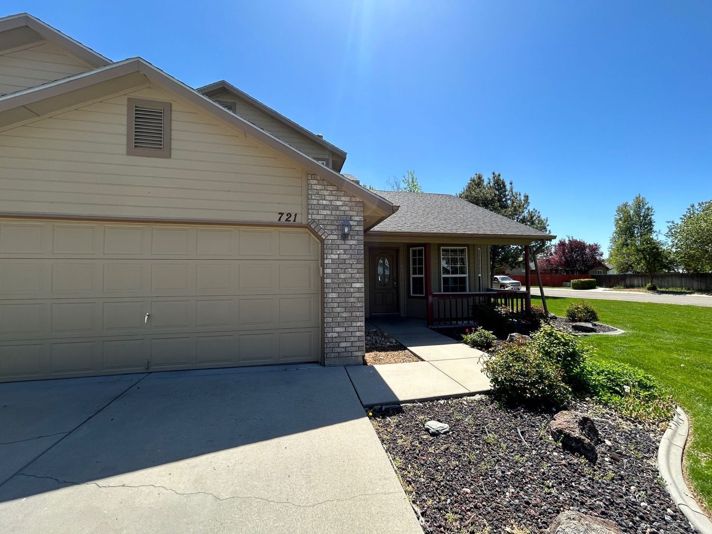 Meridian House: 721 E Hawk St