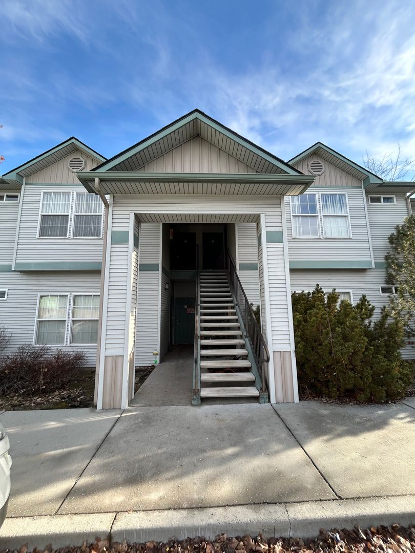 Boise Apartment: 1496 S Roosevelt