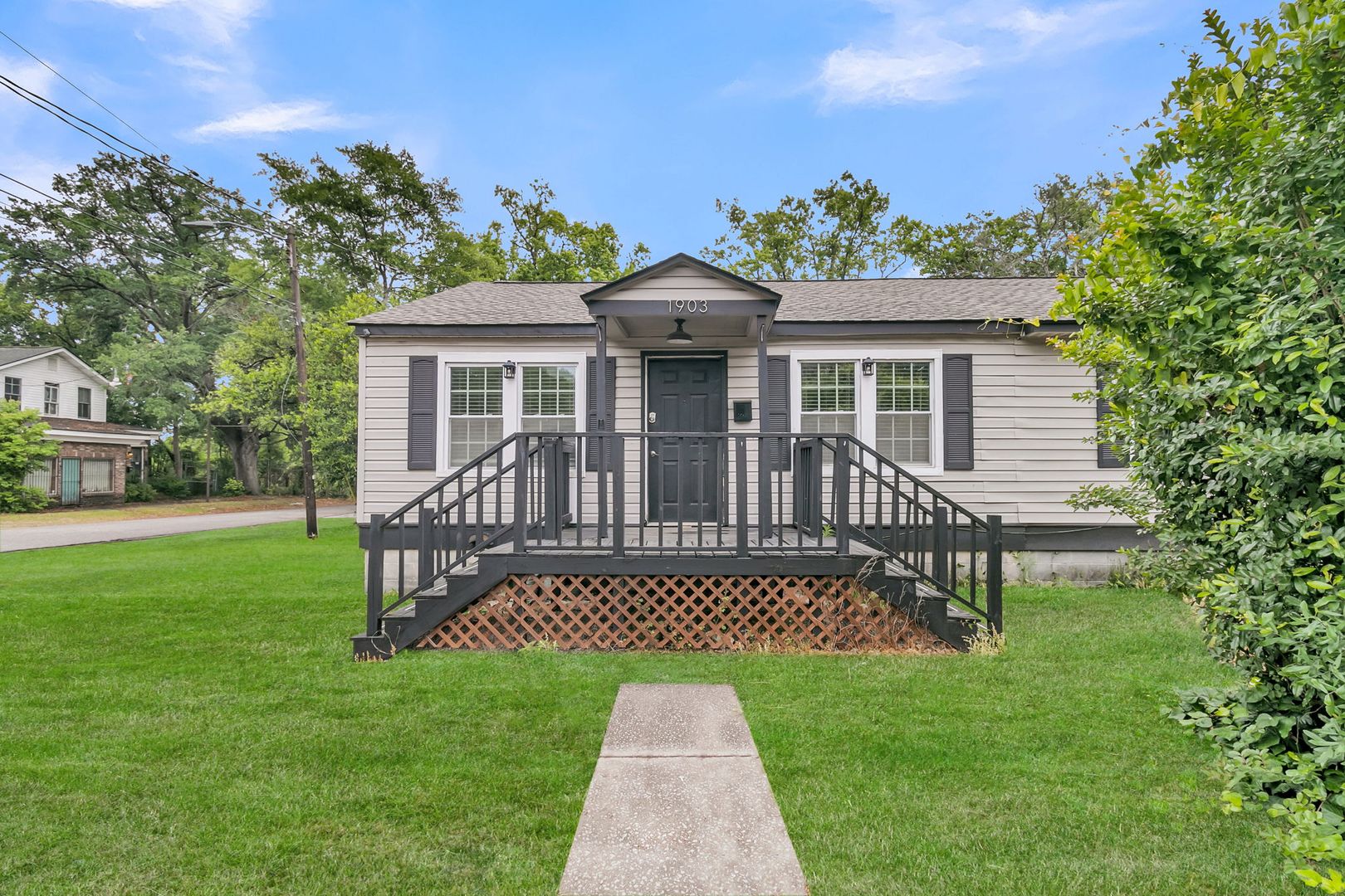 North Charleston House: 1903 Grayson St