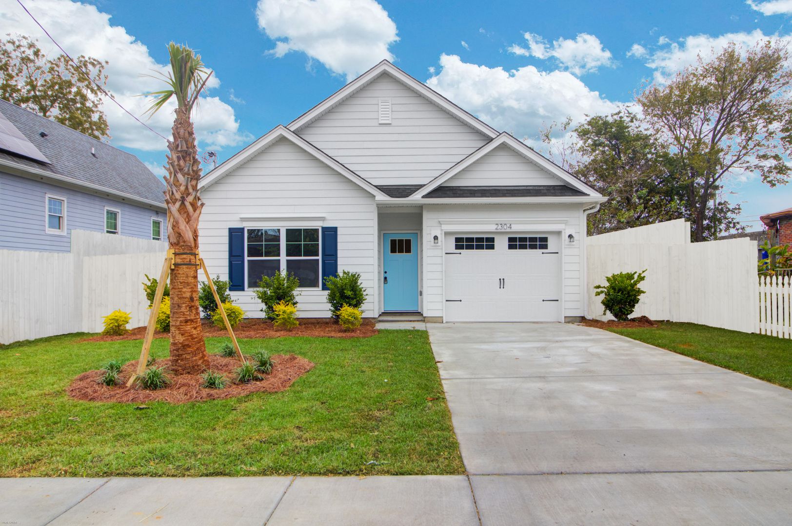 Charleston House: 2304 Delano St