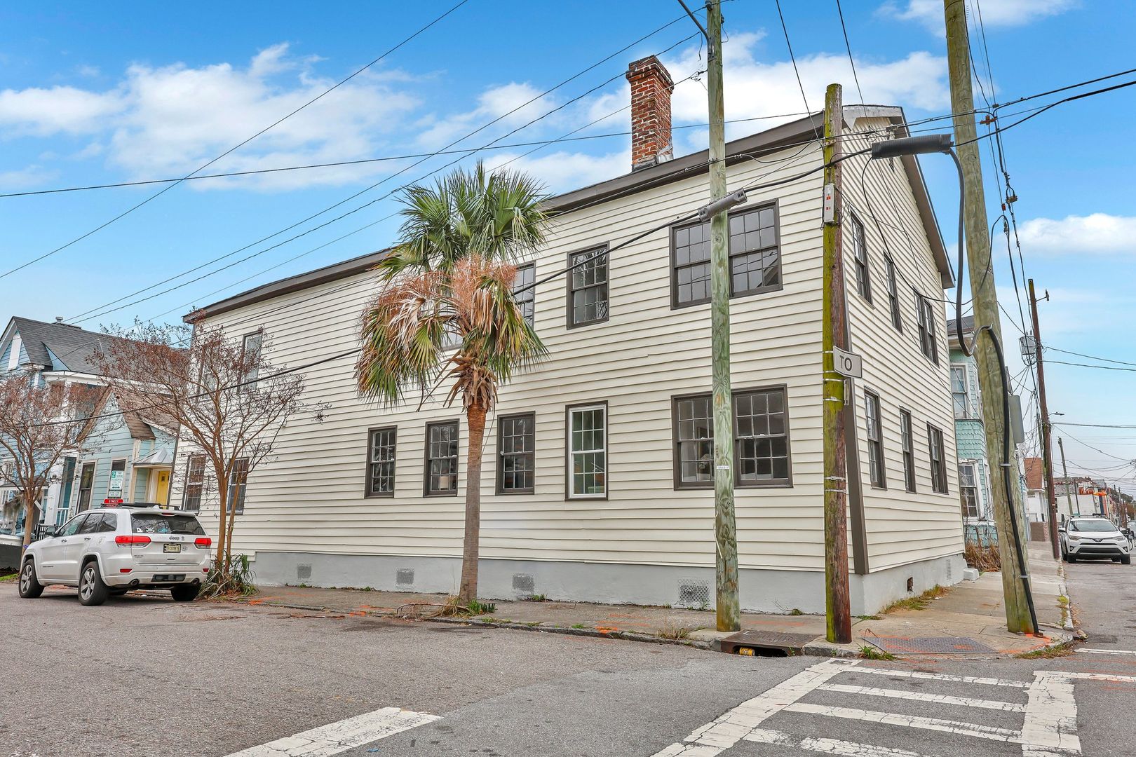 Charleston Apartment: 90 Hanover St
