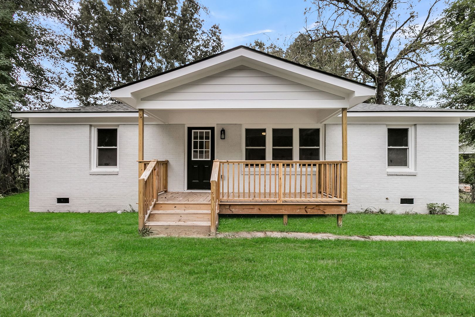 Goose Creek House: 30 Guerry Circle