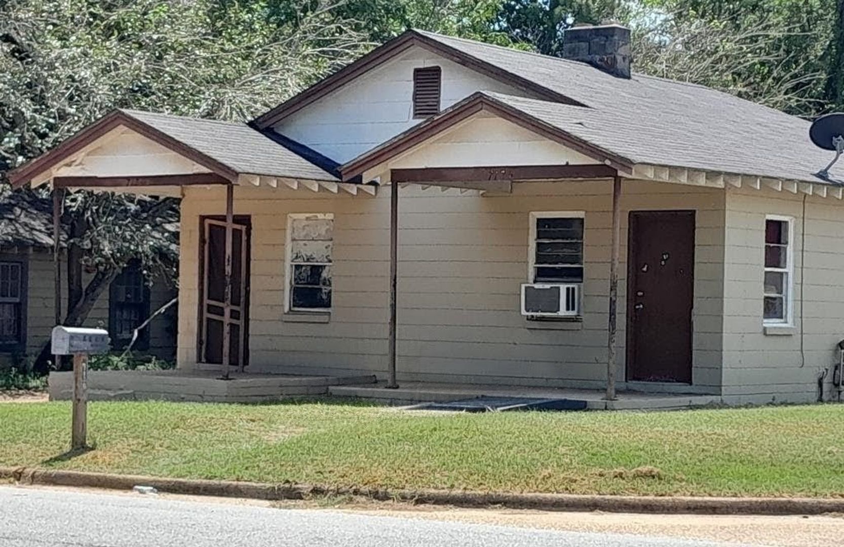 Albany Apartment: 712 Burke Avenue