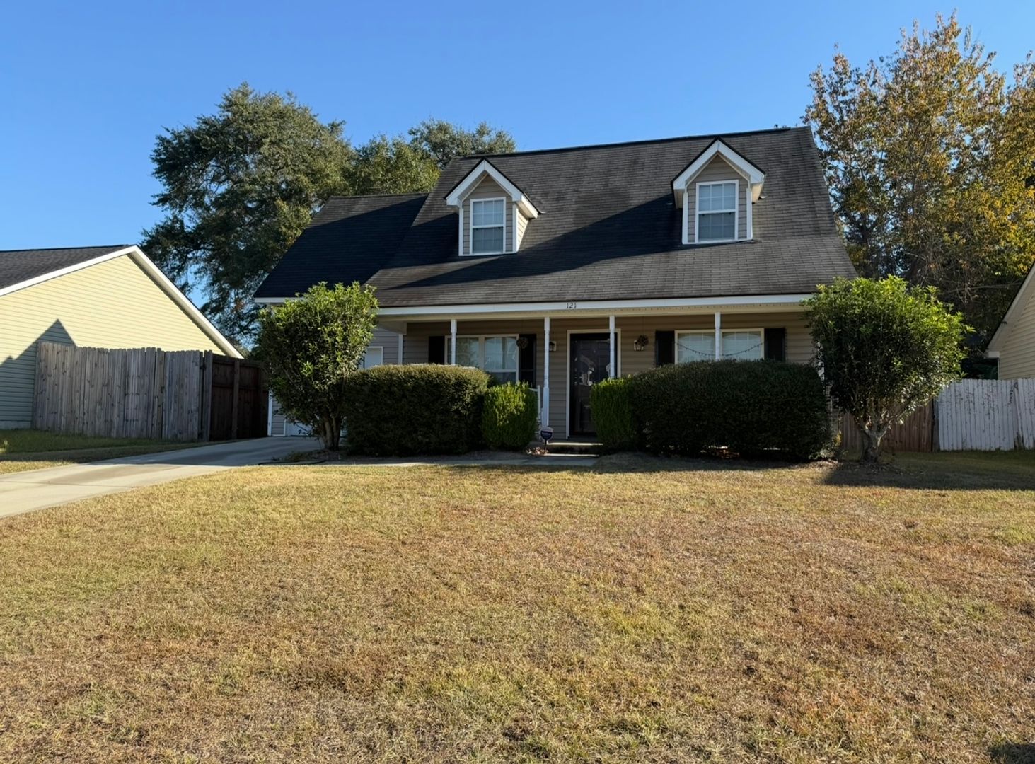 Leesburg House: 121 Danville Dr