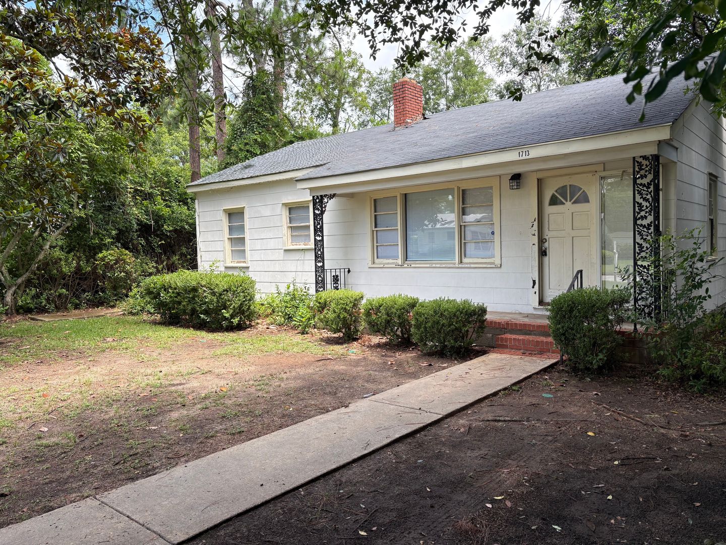 Albany House: 1713 Gillespie Ave