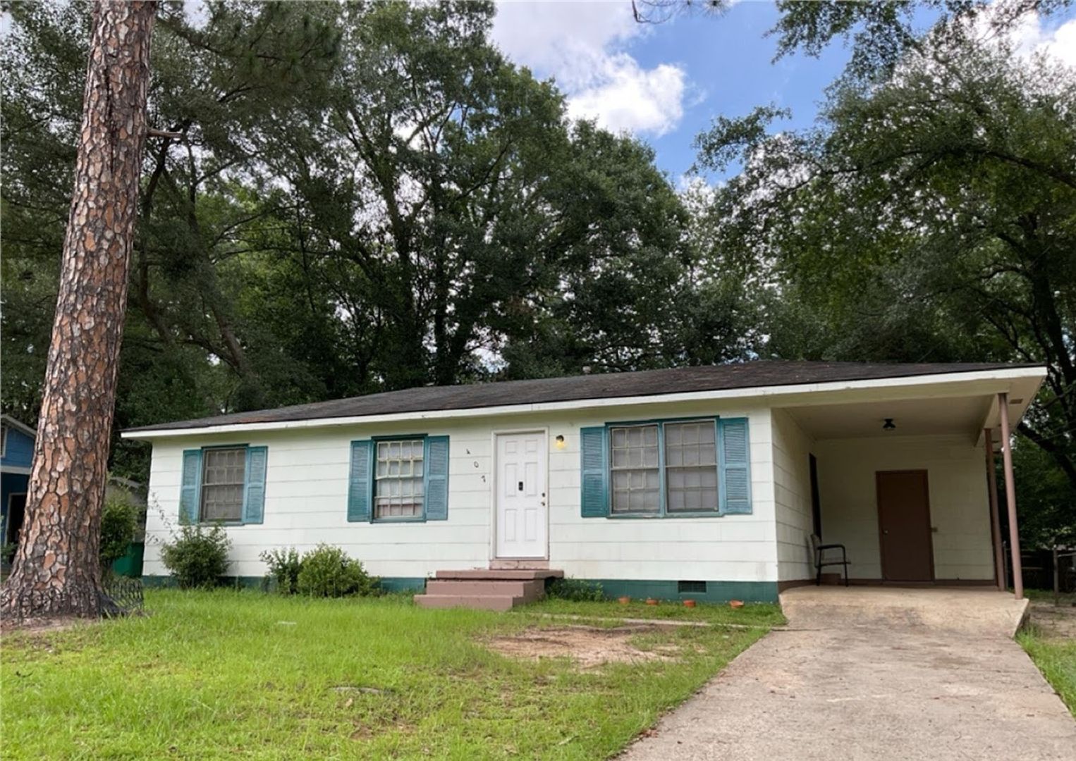 Albany House: 407 Farkas Street