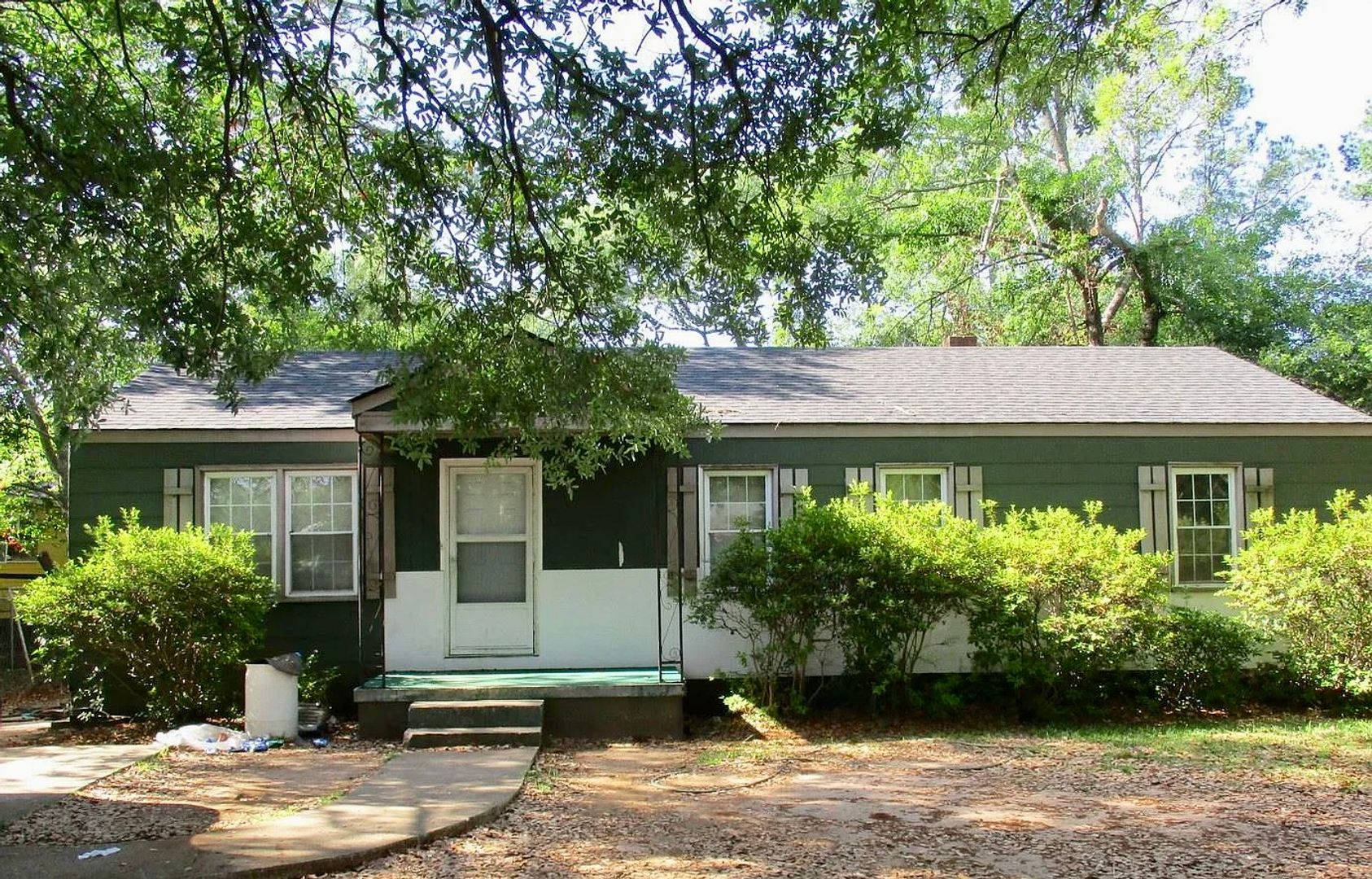 Albany House: 1502 Gillespie