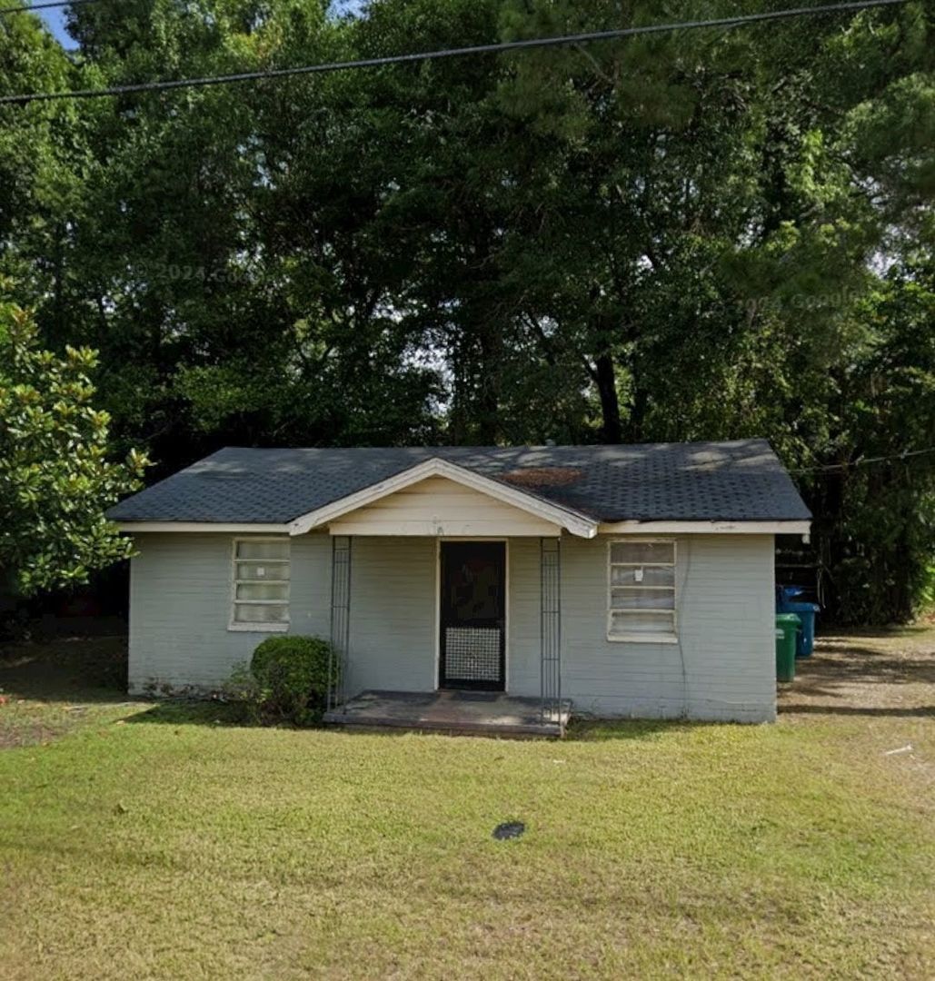 Albany House: 725 Lippitt Dr