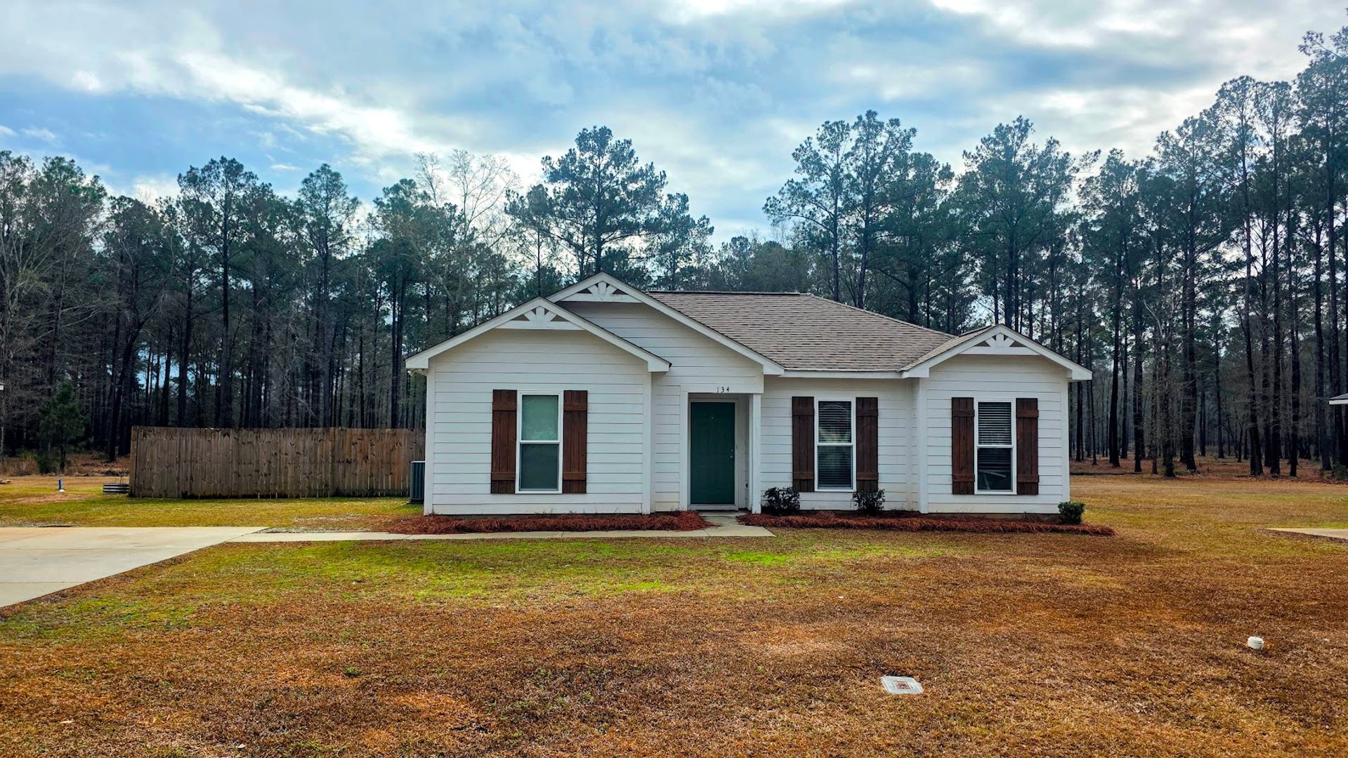 Leesburg House: 134 Canal St E