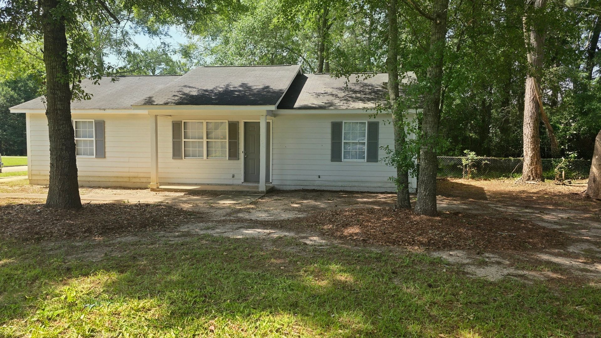 Leesburg House: 162 Nacoochee Dr