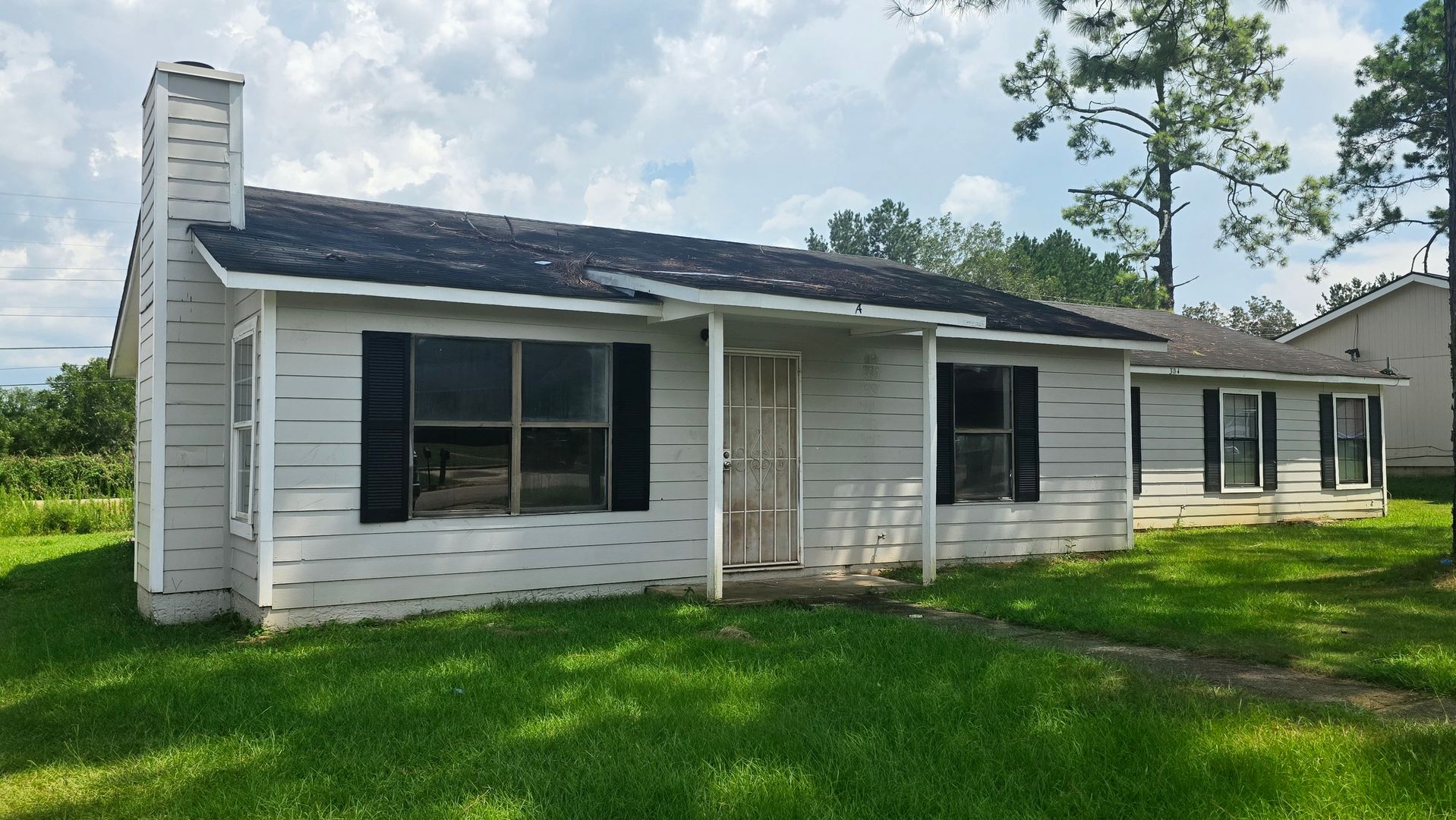 Albany Apartment: 304 Carriage Lane