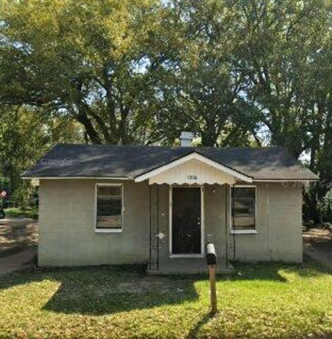 Albany House: 1006 S. Mckinley